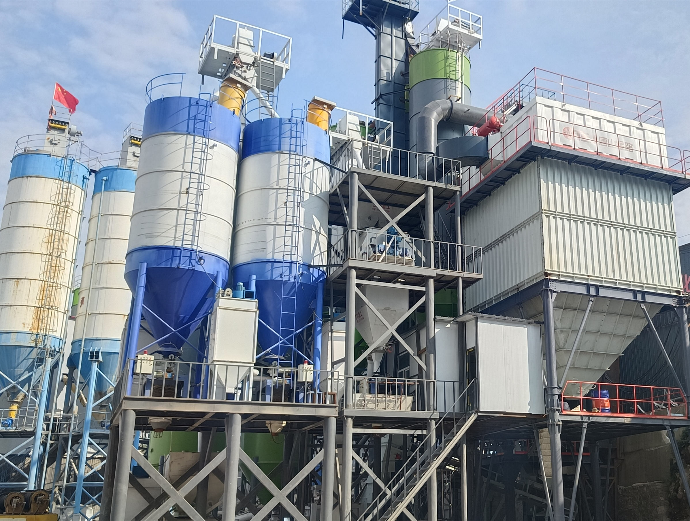 機(jī)制砂成建筑用砂主要來源，唐山金路制砂樓提供高標(biāo)準(zhǔn)機(jī)制砂生產(chǎn)設(shè)備