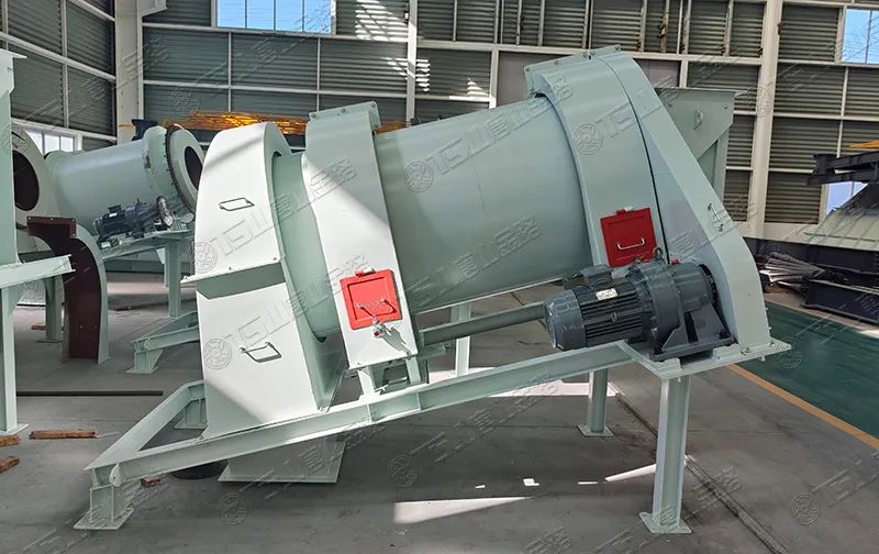 機(jī)制砂防離析、防揚(yáng)塵，有經(jīng)驗(yàn)的砂廠都在用加濕拌和機(jī)